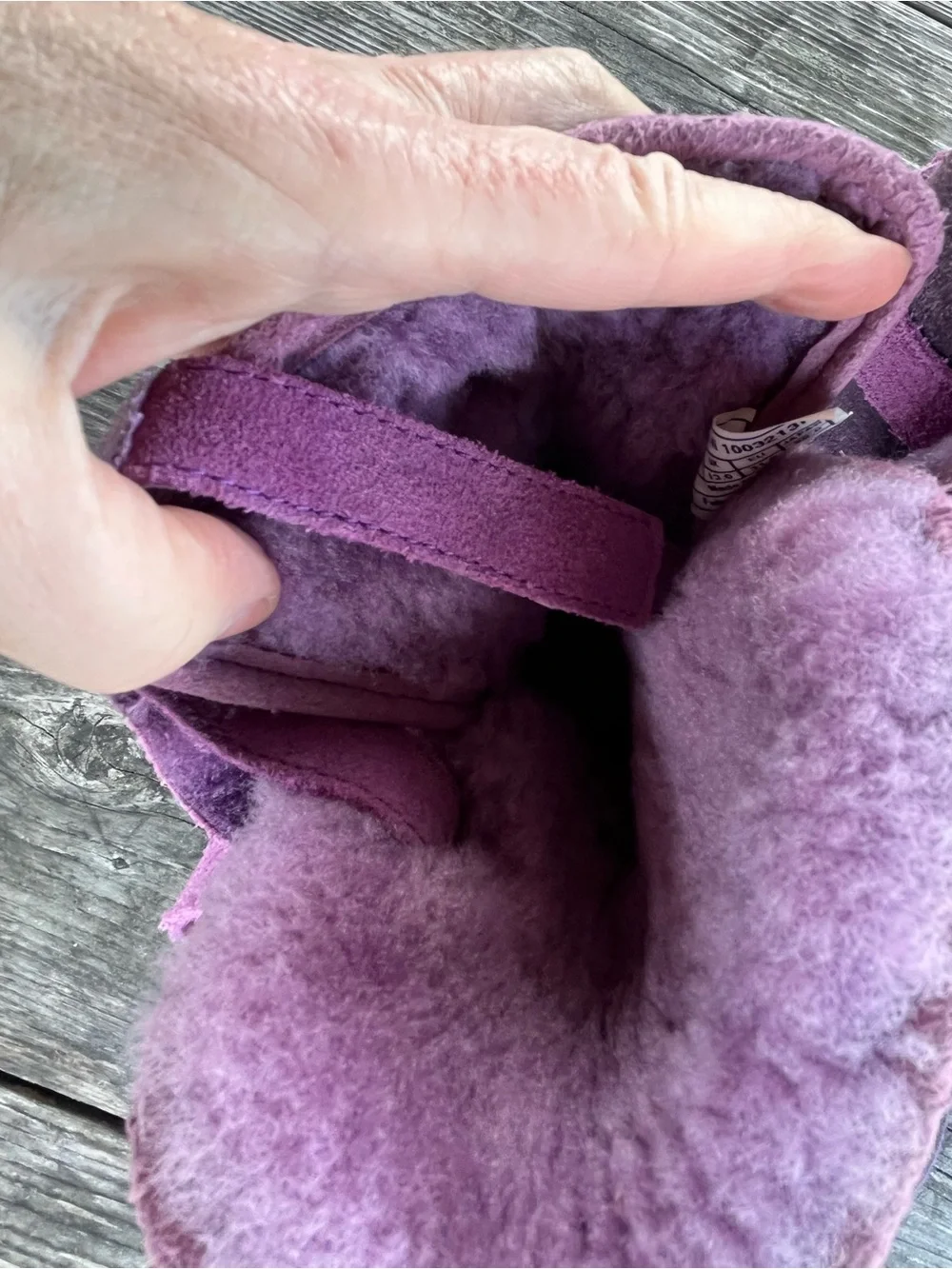 UGGS Kids Purple Heart-Detail Cozy Boots sherling inside sz 1, like new